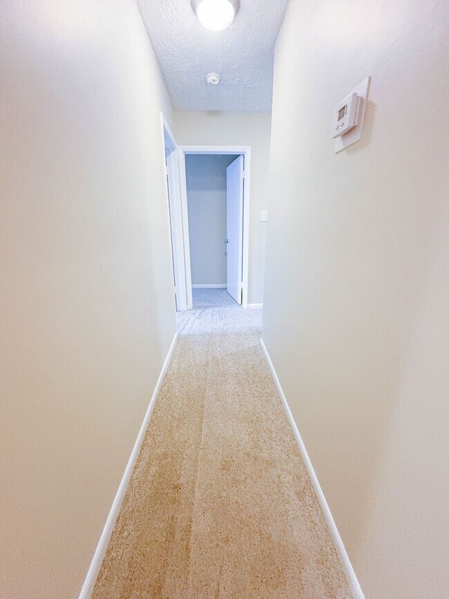 Building Photo - 3 Bedroom 2 Bathroom- No Pets