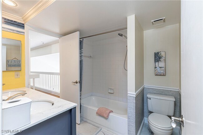 Building Photo - 870 Meadowland Dr