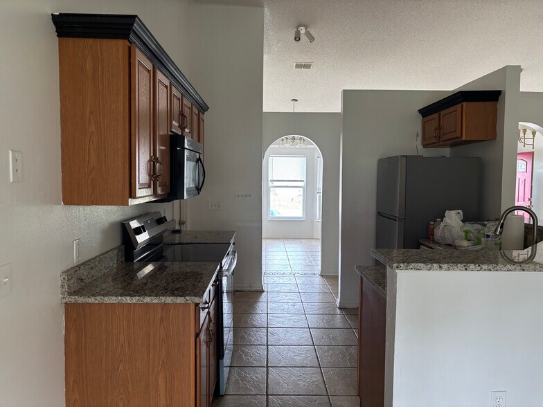Building Photo - 305 Cocoa Ct