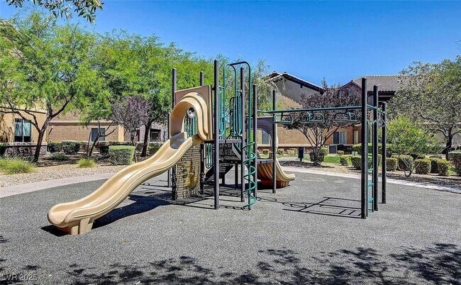 Building Photo - 6868 Sky Pointe Dr