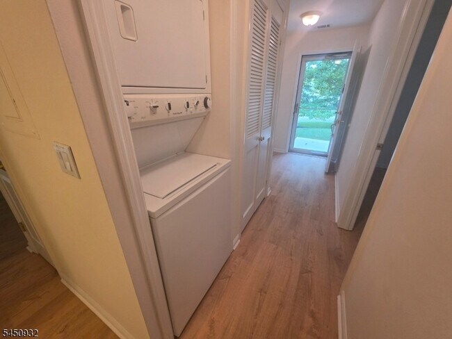 Building Photo - 87 Junco Ct