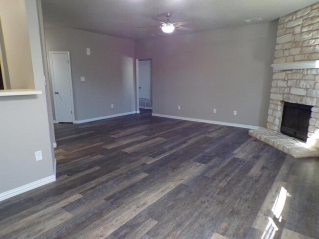 Building Photo - 5006 Parkwood Dr