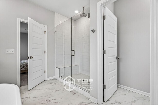 Building Photo - Private Retreat with Modern Upgrades