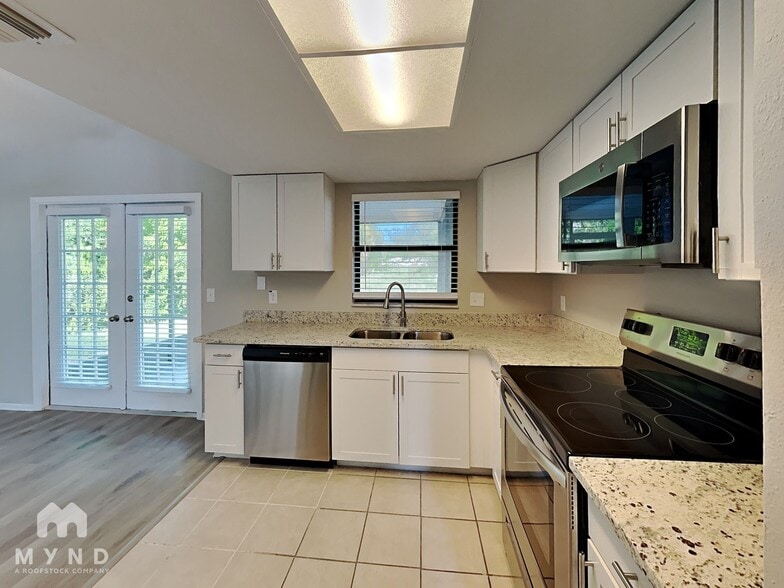 Building Photo - 7830 Seasons Ln