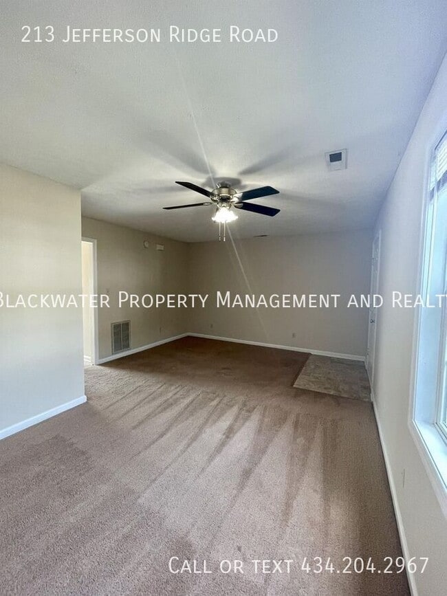 Building Photo - 213 Jefferson Ridge Rd