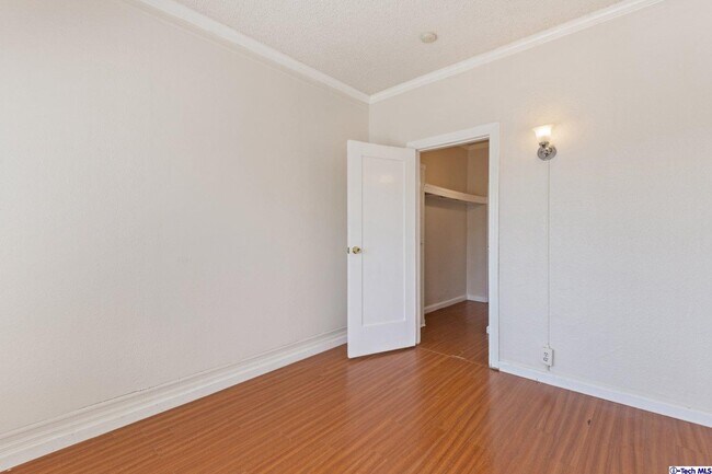 Building Photo - 318 E Palmer Ave