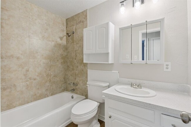 Building Photo - 645 Redstone Ave