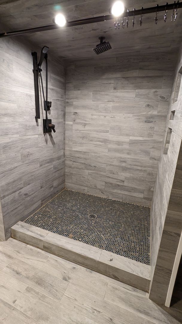 Building Photo - SUPER CUTE 2 or 3 BEDROOM HOME + GARAGE IN QUIET EDGEWATER NEIGHBORHOOD!