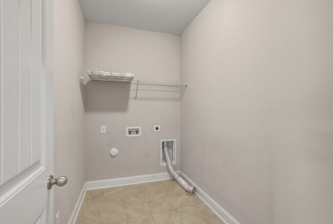 Building Photo - 5 bedroom waterfront property