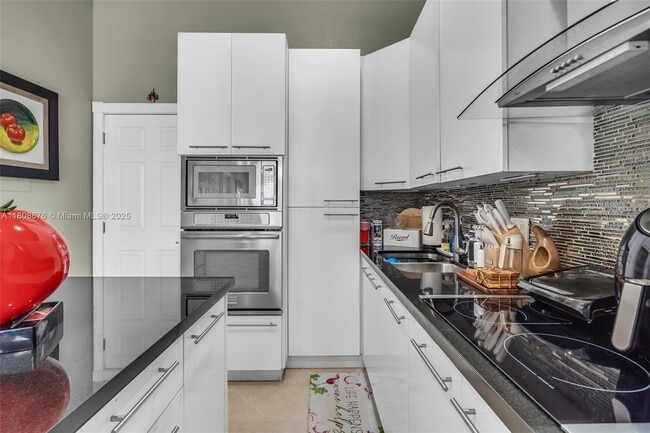 Building Photo - 11562 NW 87th Pl