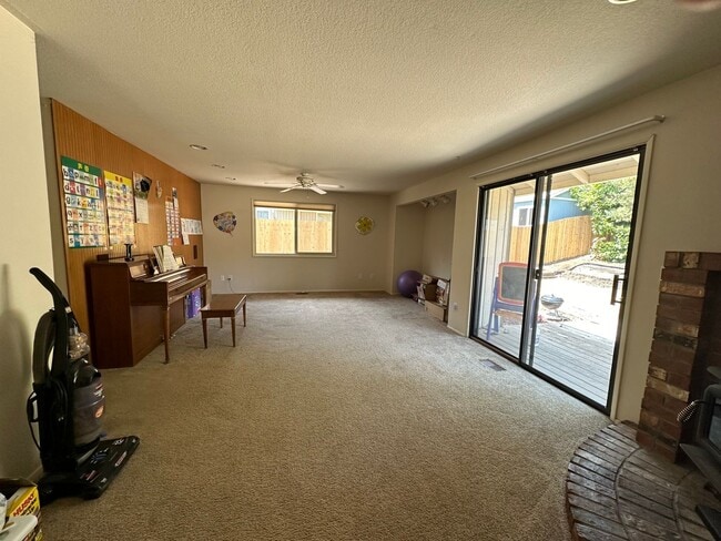 Building Photo - single level 3 bedroom house, Timberhill n...