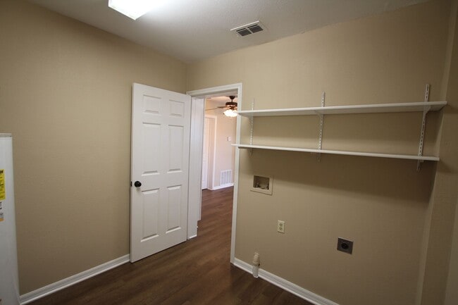 Building Photo - Adorable 2 Bedroom 1 Bath Home in West Tyler! Available now!