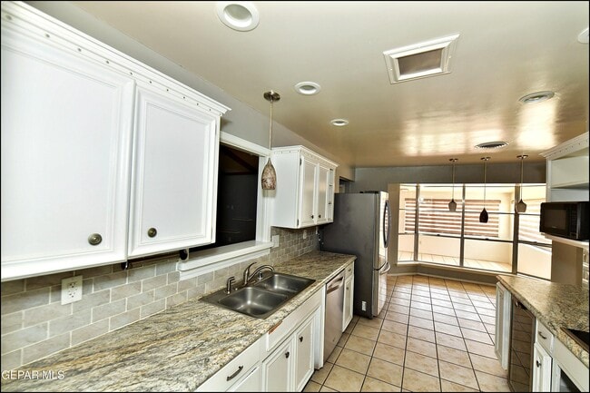Building Photo - 9125 W H Burges Dr