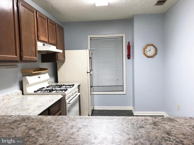 Building Photo - 916 Windbrooke Dr