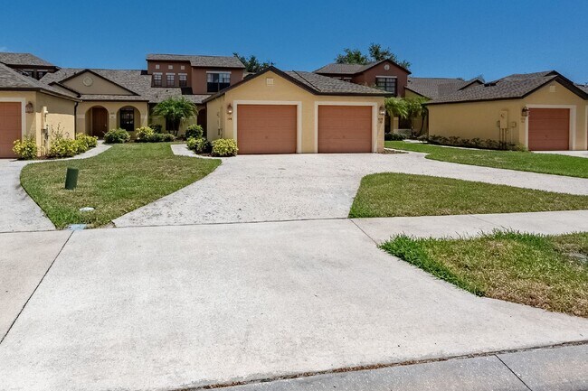 Building Photo - 3 bedroom, 2 bathroom townhome in Sonesta ...