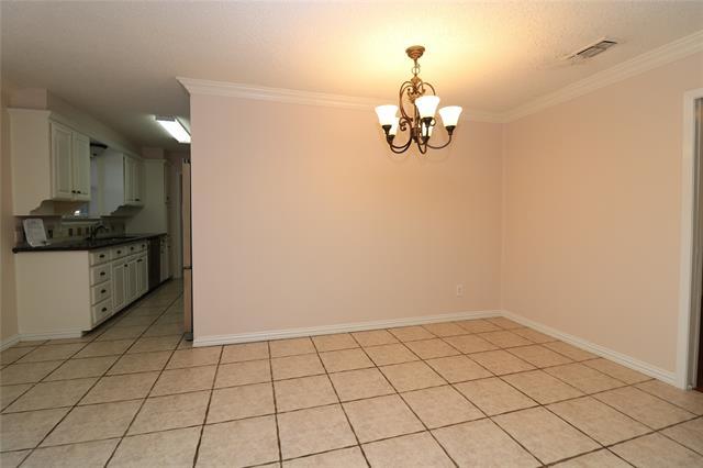 Building Photo - 2703 Peachtree Ln