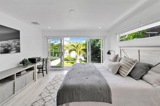 Building Photo - 17026 Bay St