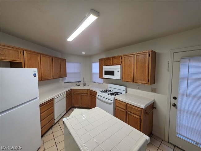 Building Photo - 6561 Avon Ct