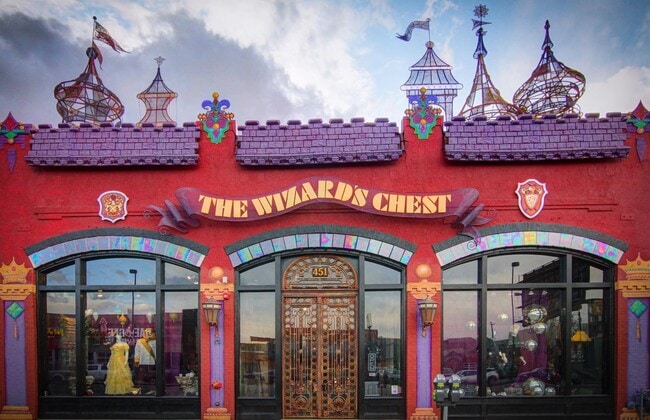 Building Photo - $1000 off Move in Special - Charming 2 bed 1 bath W/D in unit, free parking, renovated kitchen, f...