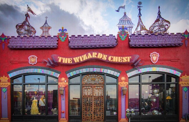 Building Photo - ***NEW LOW PRICE and Move in Special*** Charming 2 bed 1 bath W/D in unit, free parking, renovate...