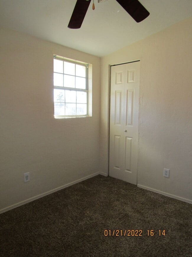 Building Photo - Very nice home located in the Gooch Area! No Pets!