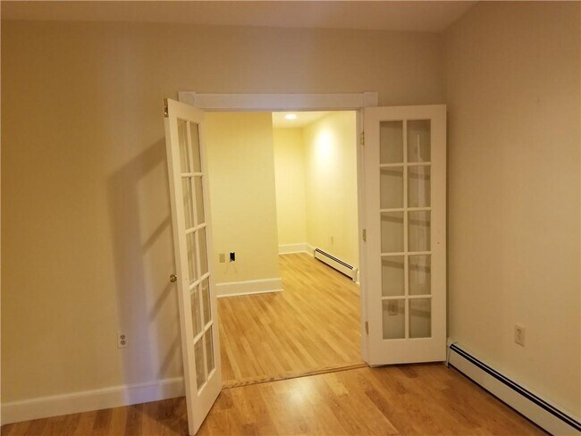 Building Photo - 16 Clearview Ave