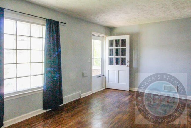 Building Photo - Family Home - 2 Bedroom 1 Bath - Near Gall...