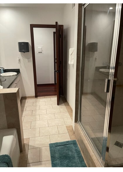 Building Photo - 17220 Ballinger St