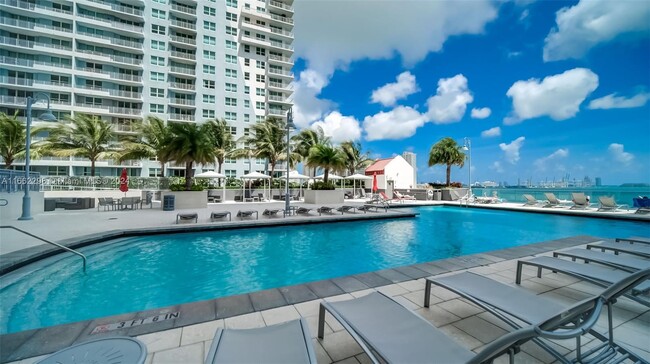 Building Photo - 1155 Brickell Bay Dr