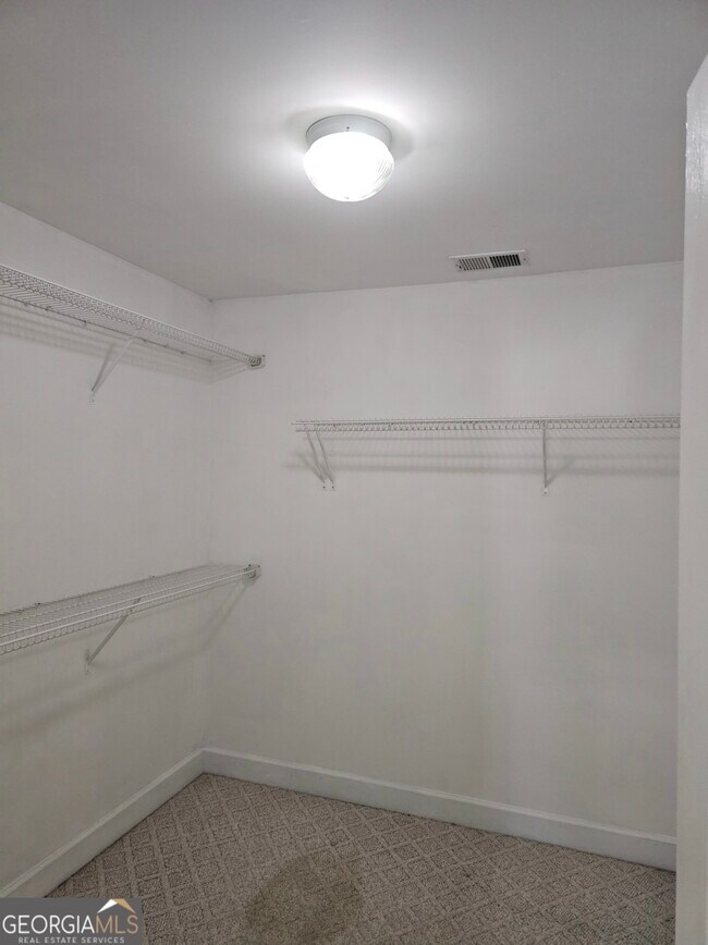 Building Photo - 185 Rock Hill Dr