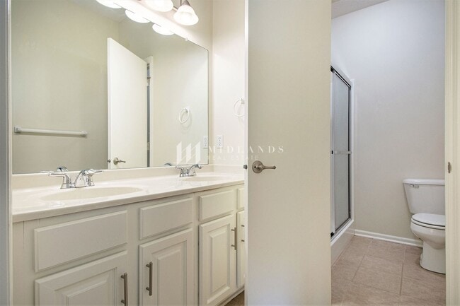Building Photo - Beautiful Townhome in Shadow View
