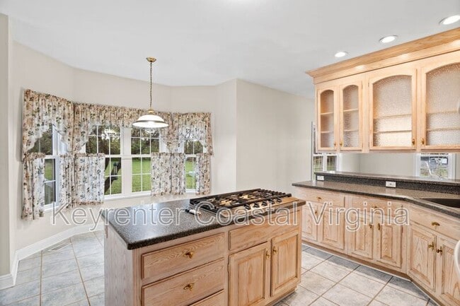 Building Photo - 15470 Turner Dr