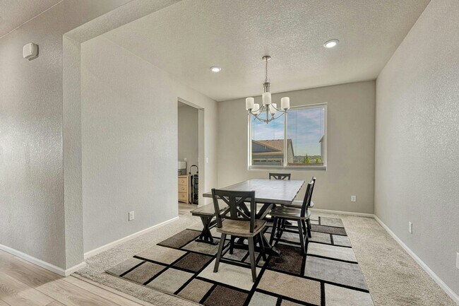 Building Photo - 18205 Marsh Wren Ave