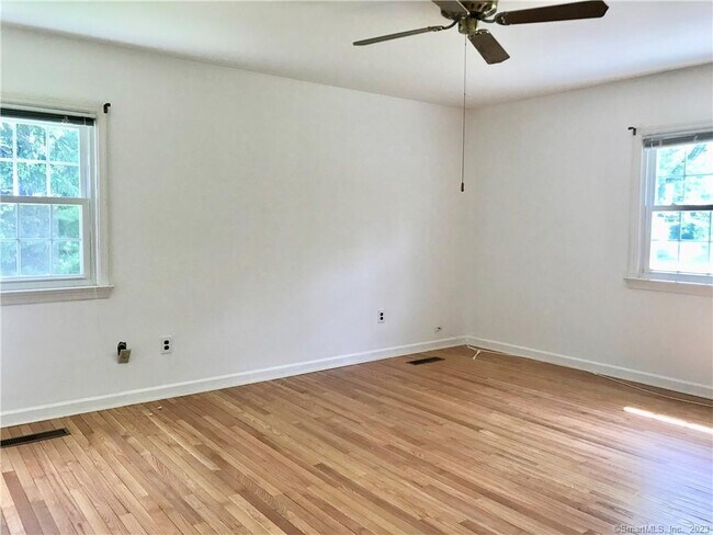 Building Photo - 52 Knapp Ln