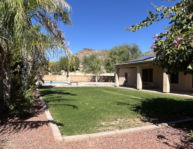 Building Photo - 26041 N Fernbush Dr