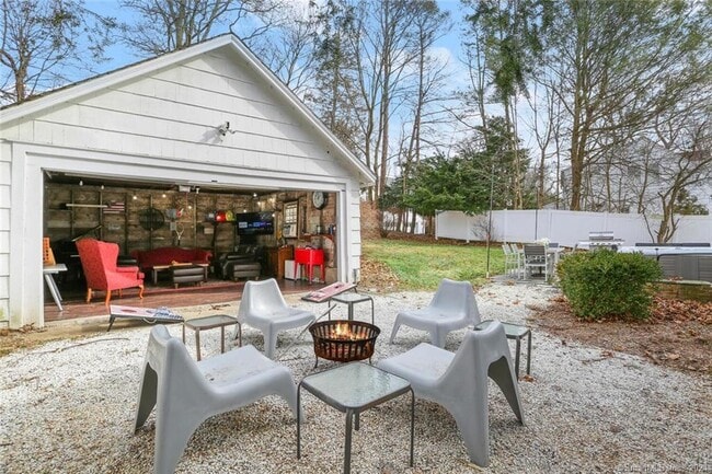 Building Photo - 61 Hillandale Rd