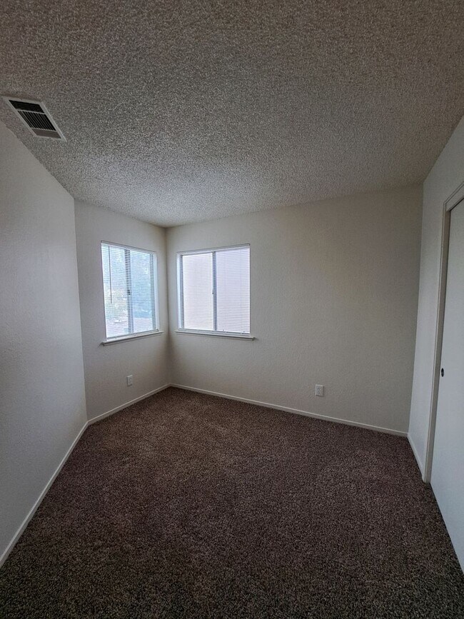 Building Photo - Stunning 2 Story Home with 3BR and a Backyard-Available Now!