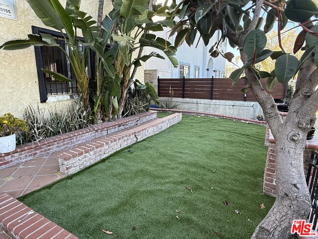 Building Photo - 1505 S Dunsmuir Ave