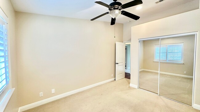 Building Photo - Stunning and Well Appointed High-End Two-S...
