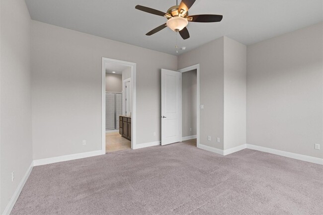 Building Photo - 4660 Katherine Dr