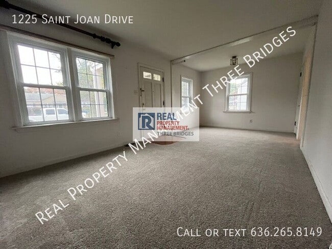 Building Photo - 1225 St Joan Dr