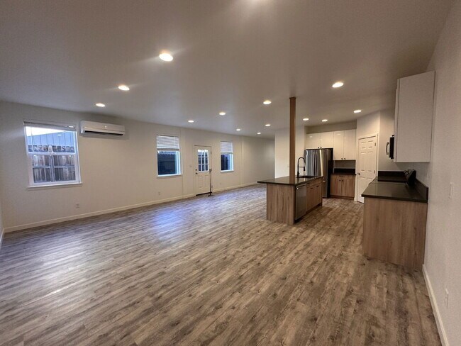 Building Photo - 20611 Independence Way