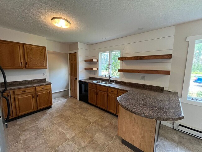 Building Photo - Beautiful 3 Bedroom Home in Alborn