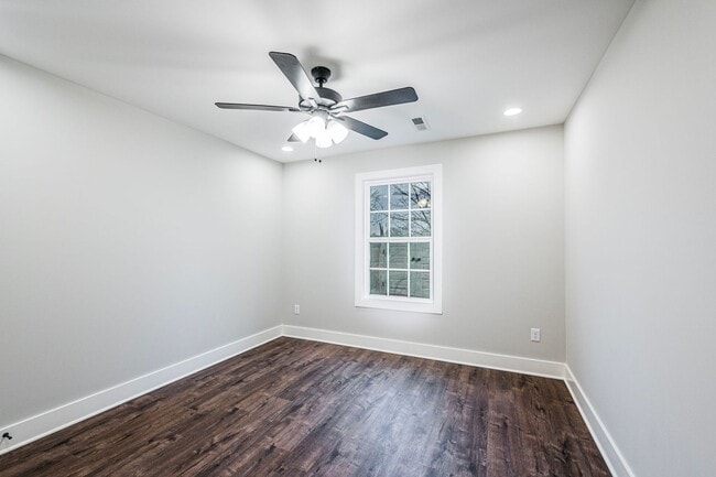 Building Photo - 809/811 Rodeo Lane