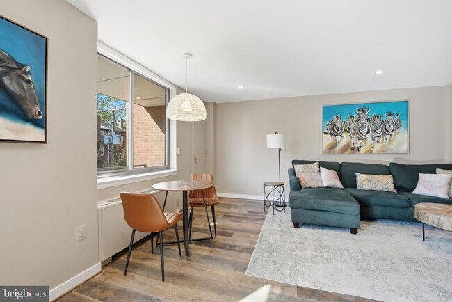 Building Photo - 4390 Lorcom Ln