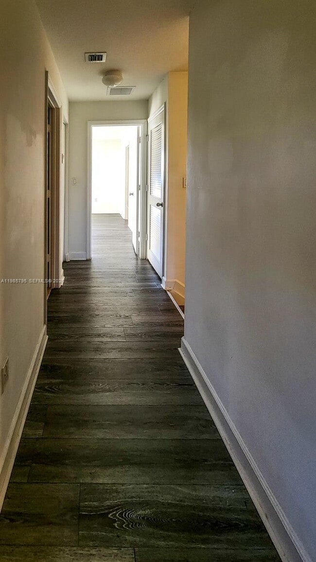 Building Photo - 470 NE 194th Terrace