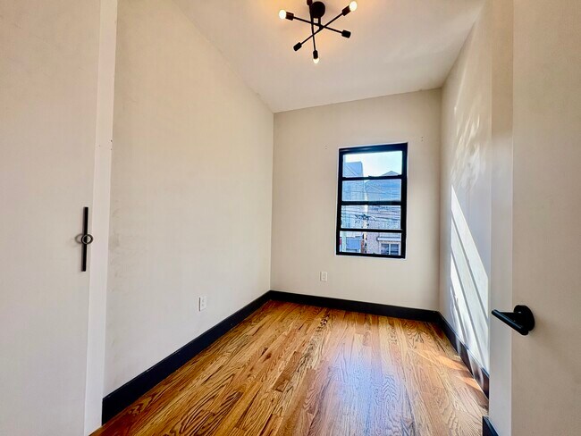 Unit 2 - 604 Palisade Ave