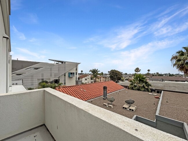 Building Photo - Modern 2BD/2BA Condo in North Park W/ High...