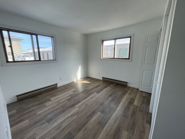 Building Photo - 915 Genrich St