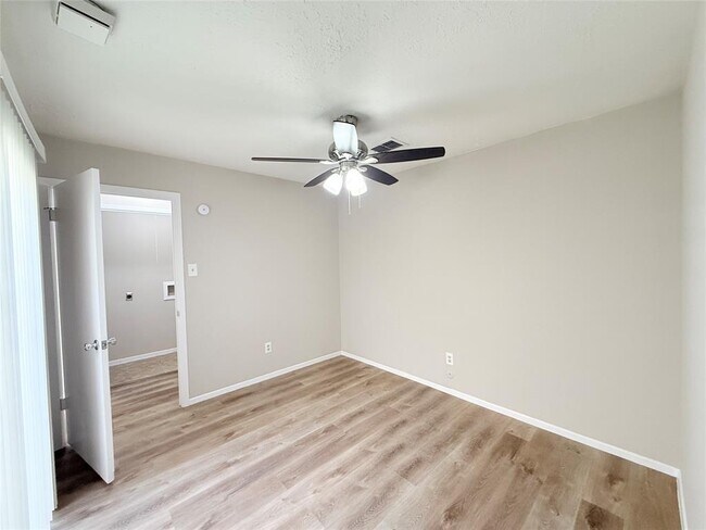 Building Photo - 6624 Westwick Dr